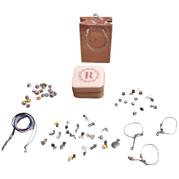 Jewlery Making Kit - With Jewlery Box & Jewlery - Picture 11 of 15